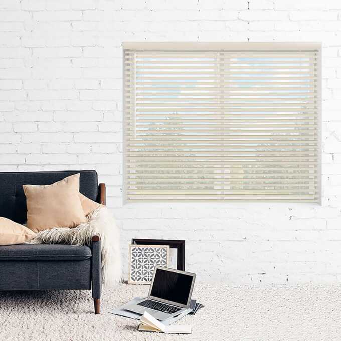 Stores en bois Décorateur de 2 3/8 po 9285