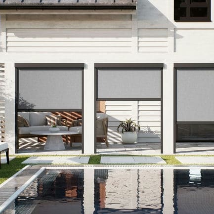Toiles rétractables à rails latéraux pour la terrasse de luxe